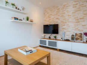 Pass the Keys Lovely Airy 2 bedroom family flat with garden